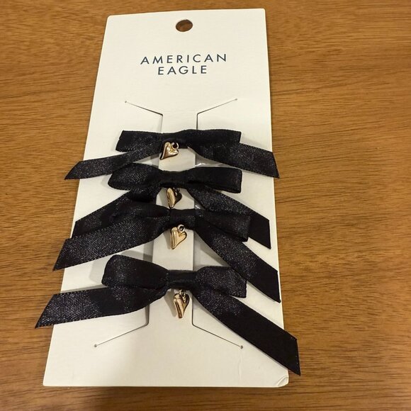 NWT American Eagle Outfitters 4 back bowtie heart charms - Picture 1 of 2